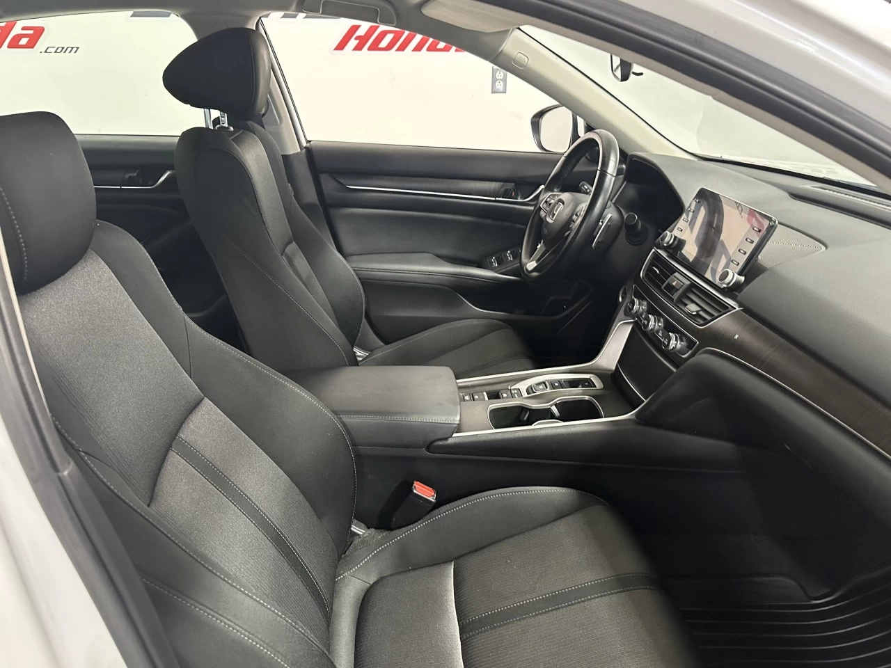 2020 Honda Accord
                                                    CVT Main Image
