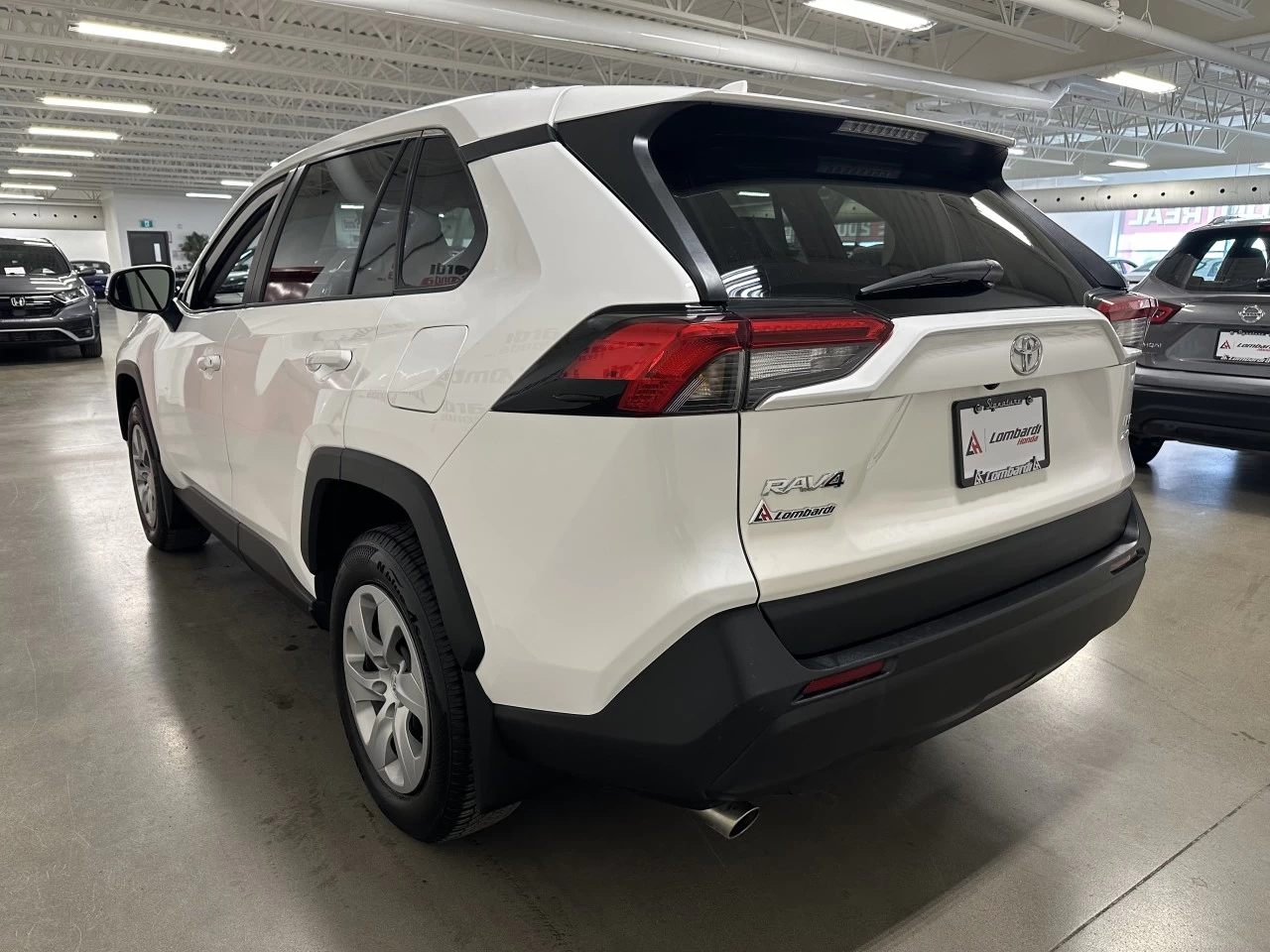 2022 Toyota RAV4 LE Image principale