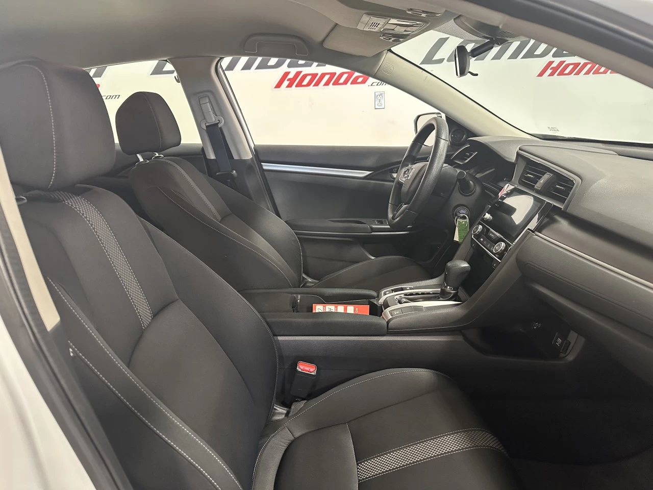 2021 Honda Civic LX Image principale