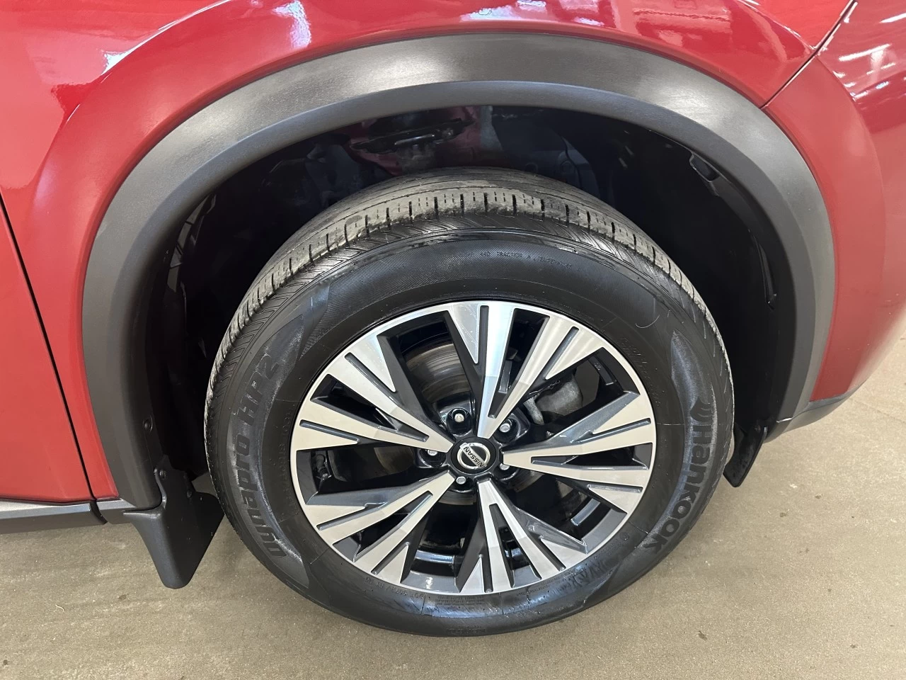 2021 Nissan Rogue
                                                    SV Main Image