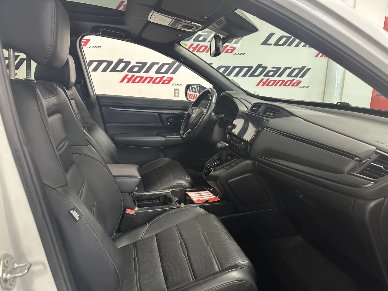 2022 Honda CR-V
                                                    Touring/Black Edition Image principale