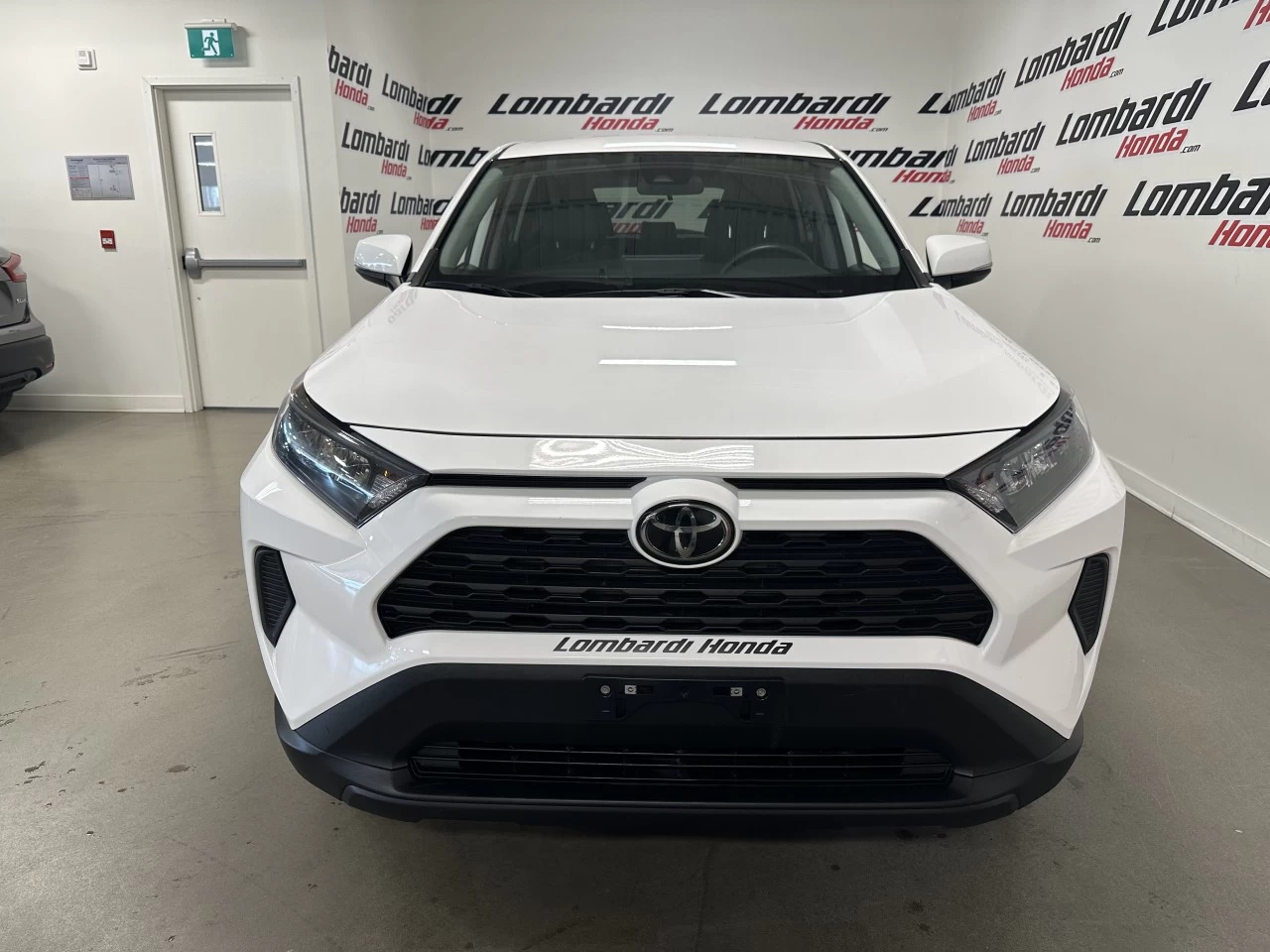 2022 Toyota RAV4 LE Image principale