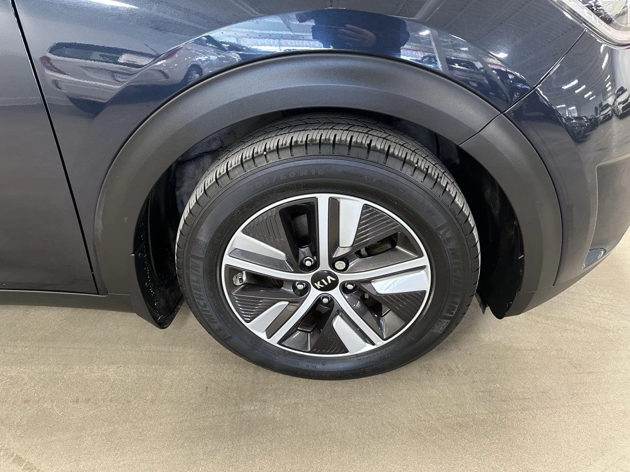 2017 Kia Niro EX Touring Main Image