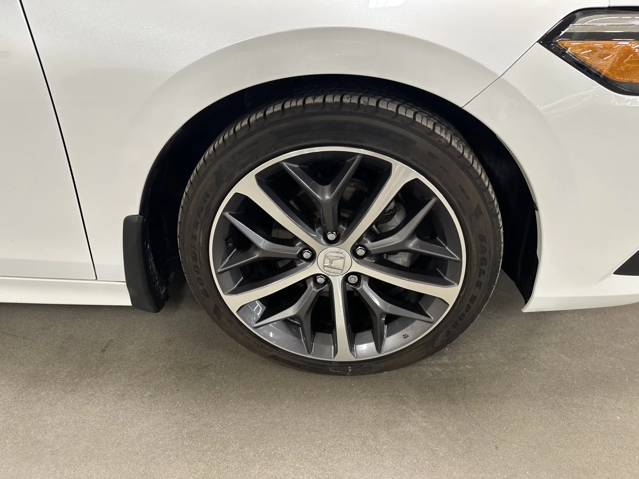 2022 Honda Civic
                                                    Touring Main Image