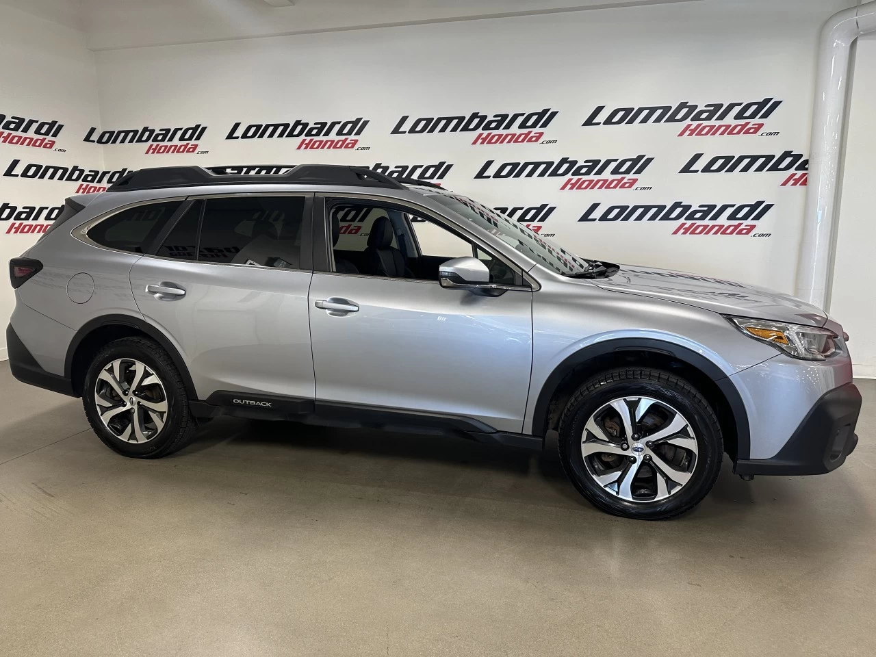 2020 Subaru Outback
                                                    Limited Main Image