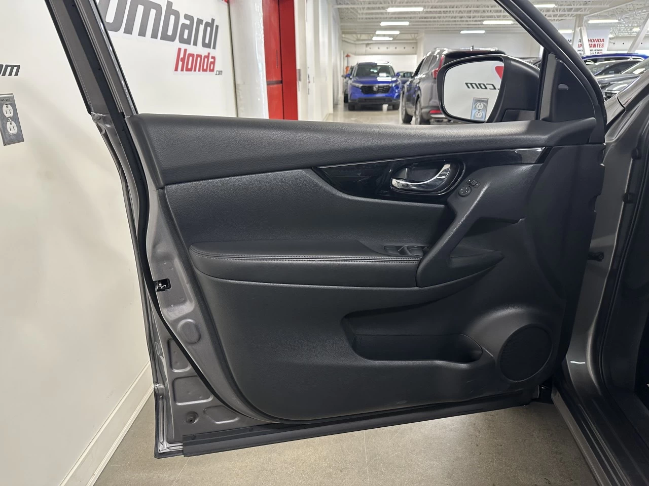 2023 Nissan Qashqai SL Main Image