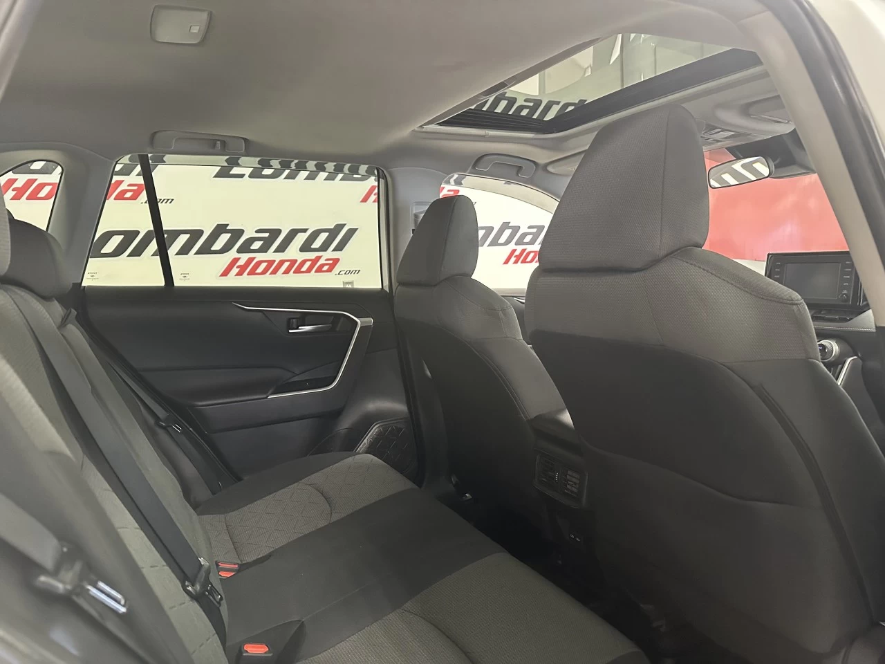 2022 Toyota RAV4 XLE Image principale