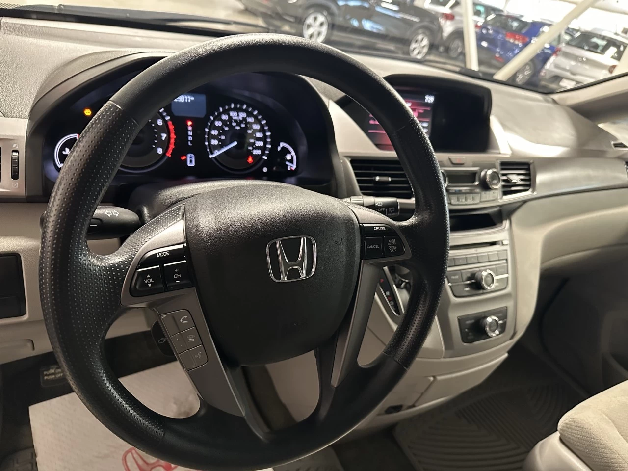 2017 Honda Odyssey SE Main Image