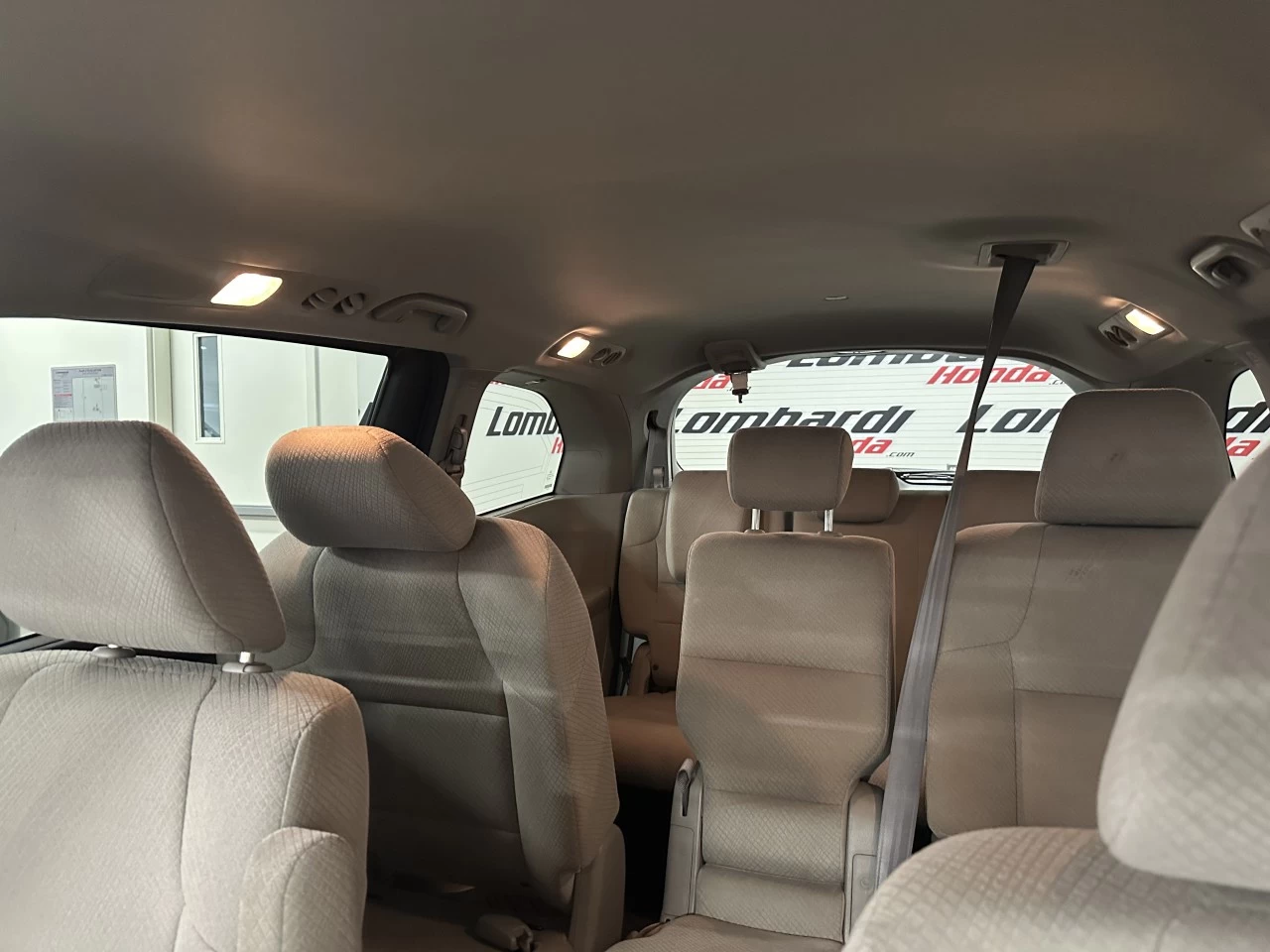 2016 Honda Odyssey SE Main Image