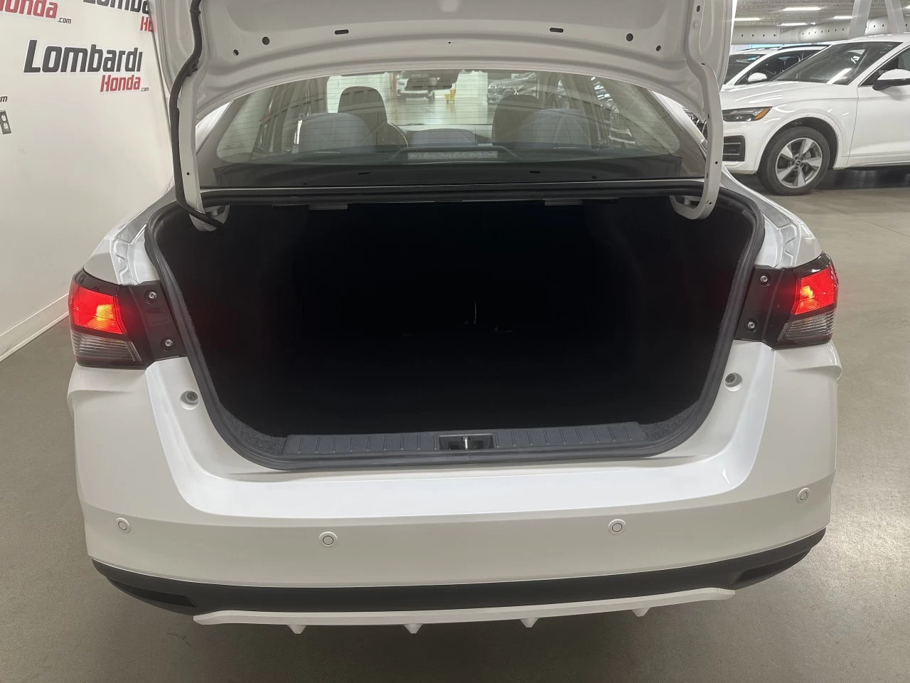 2023 Nissan Versa SV Main Image