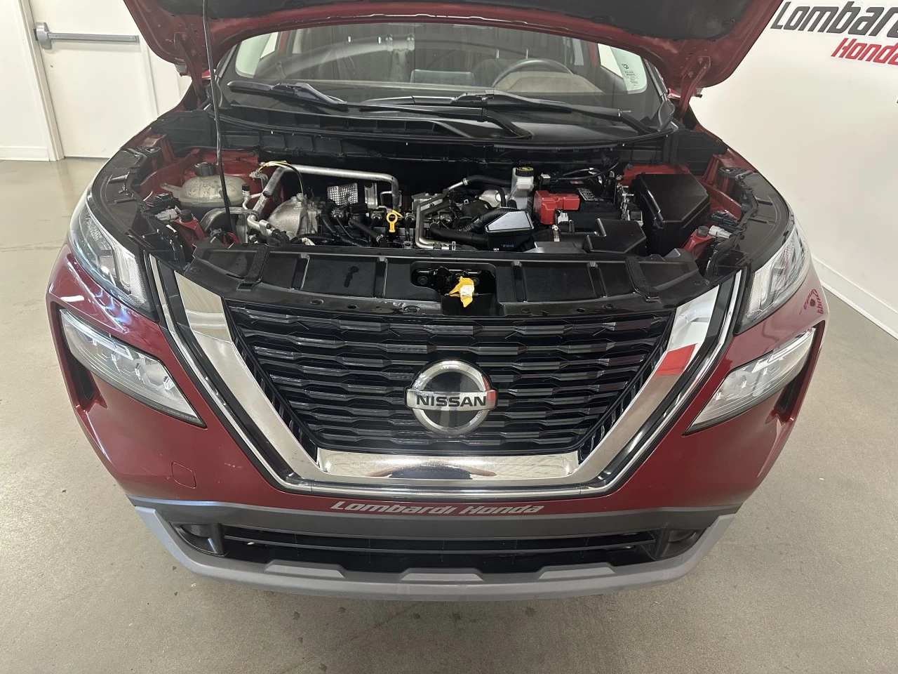 2021 Nissan Rogue
                                                    SV Main Image