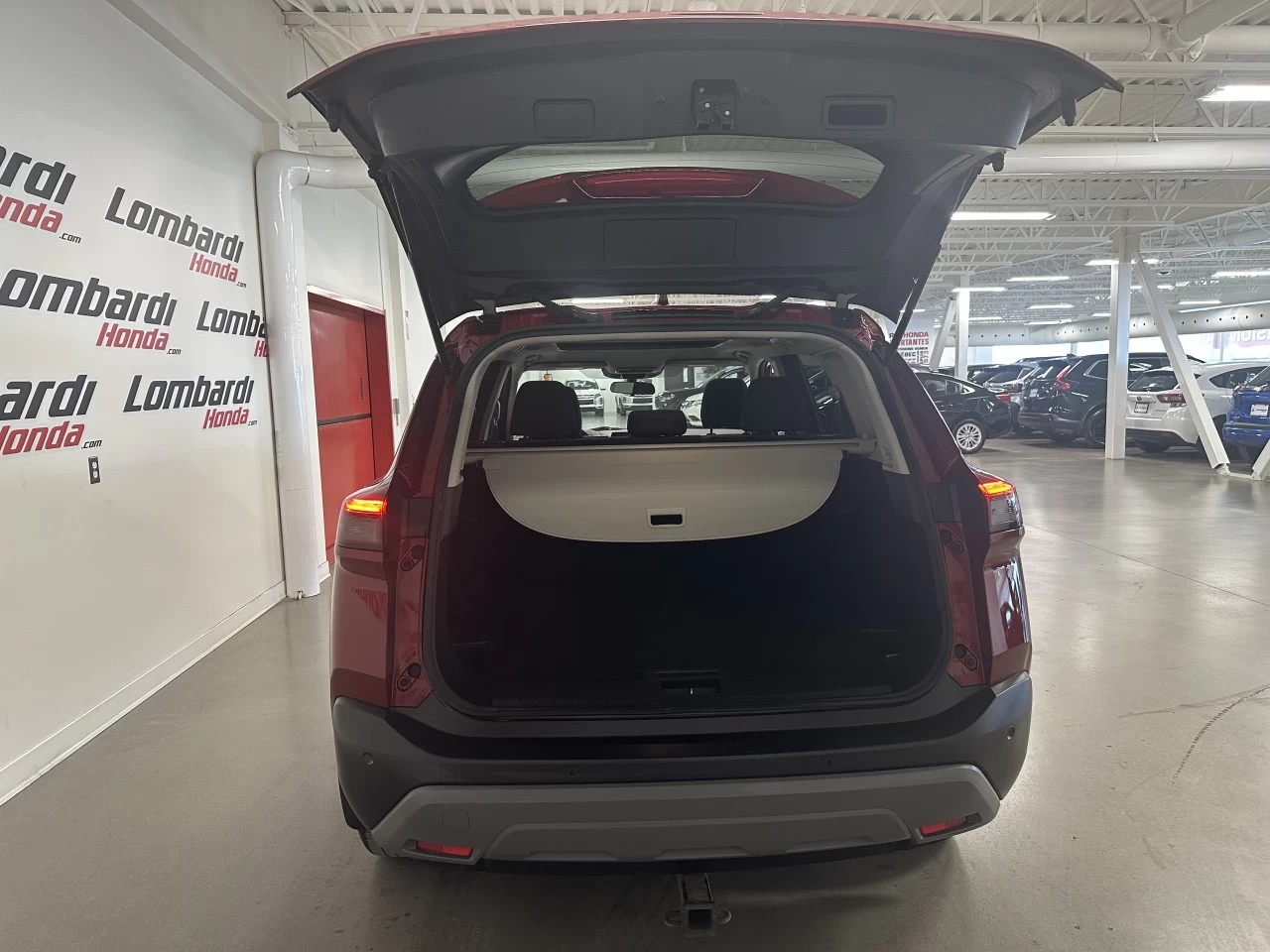 2021 Nissan Rogue
                                                    SV Main Image
