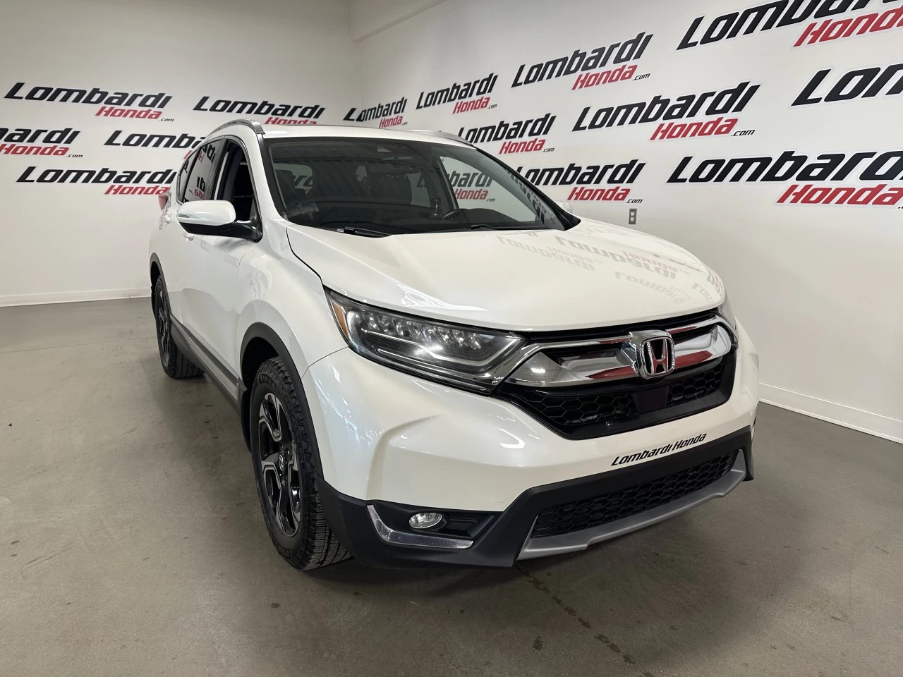 2018 Honda CR-V Touring https://www.lombardihonda.com/resize/b990ff35b810a3abc0cc817b2ca24889-1