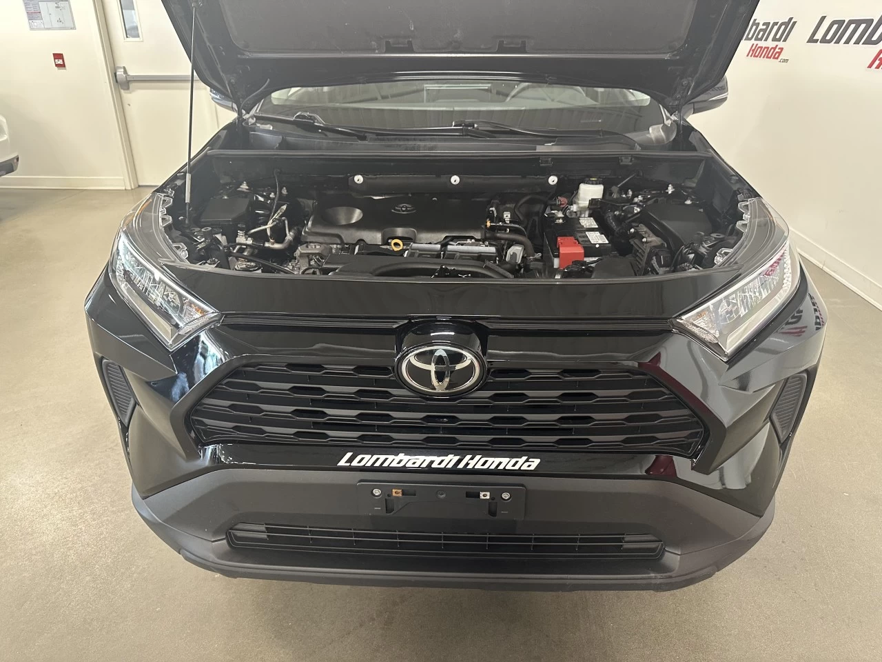 2021 Toyota RAV4
                                                    LE Image principale