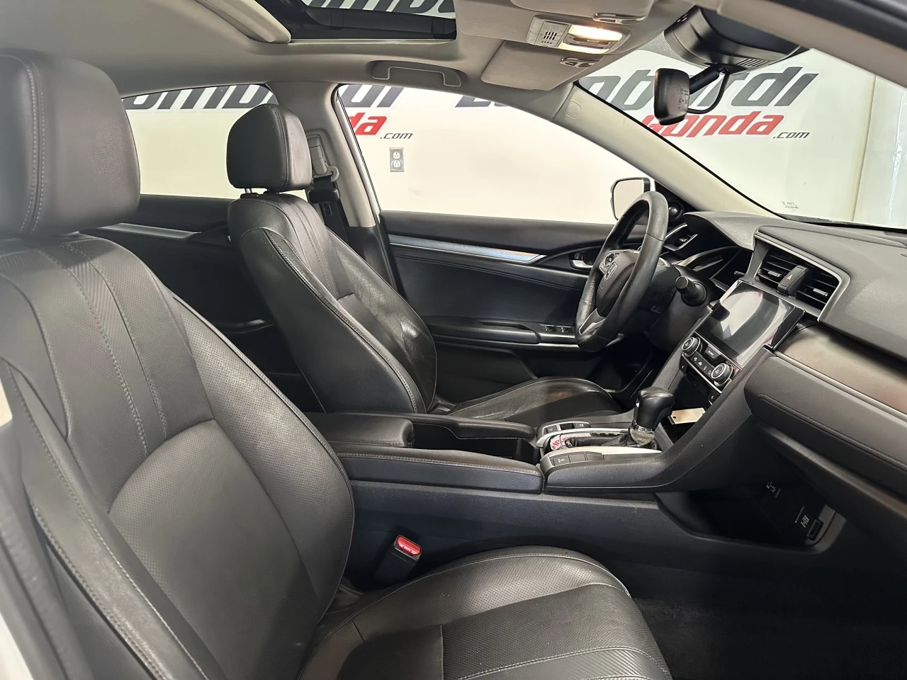 2017 Honda Civic Berline Touring Main Image