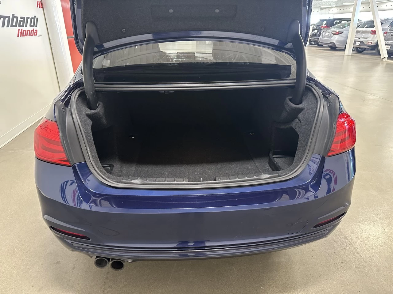 2018 BMW 330i xDrive 330i xDrive Main Image