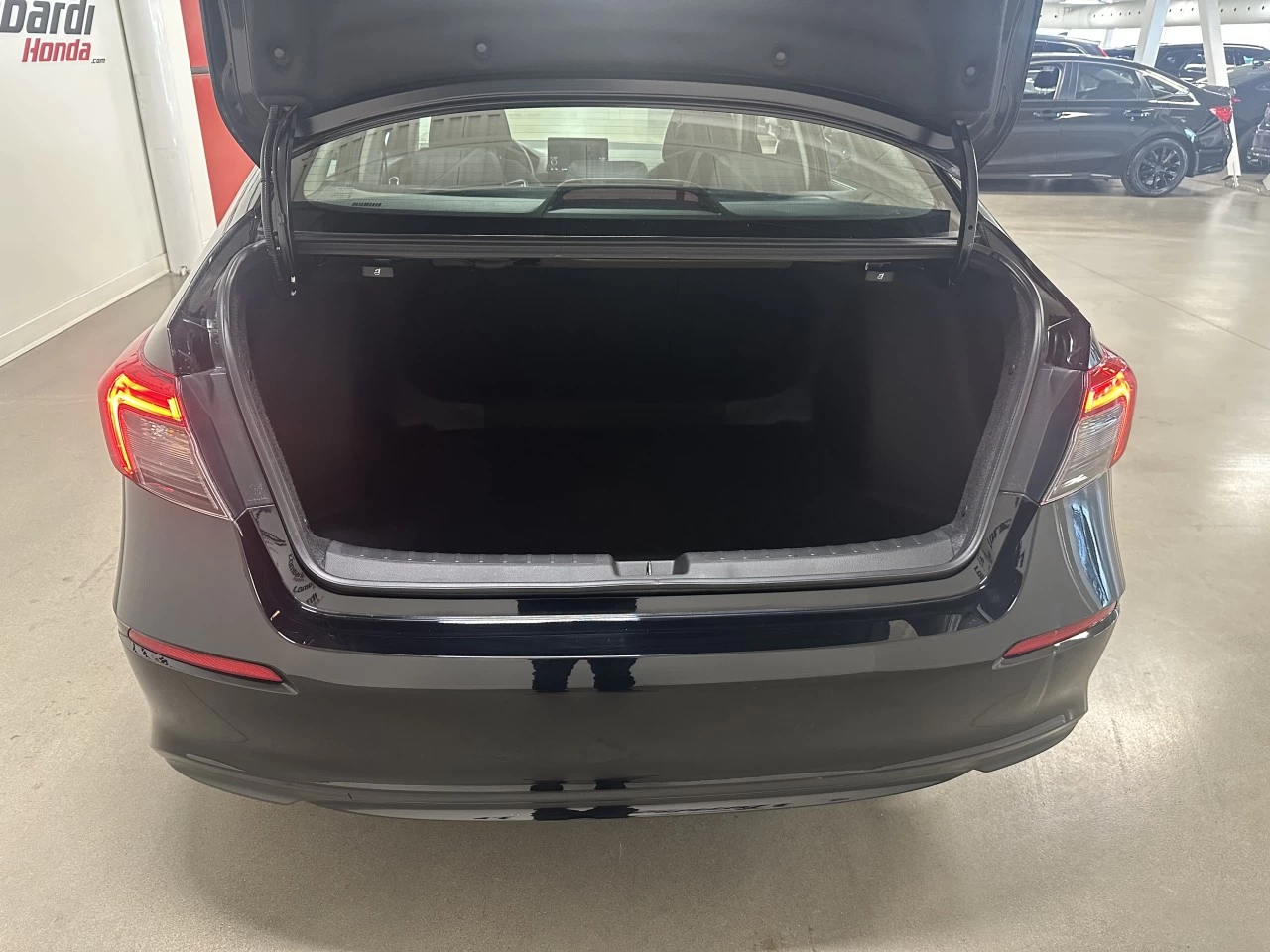 2023 Honda Civic LX/LX-B Main Image