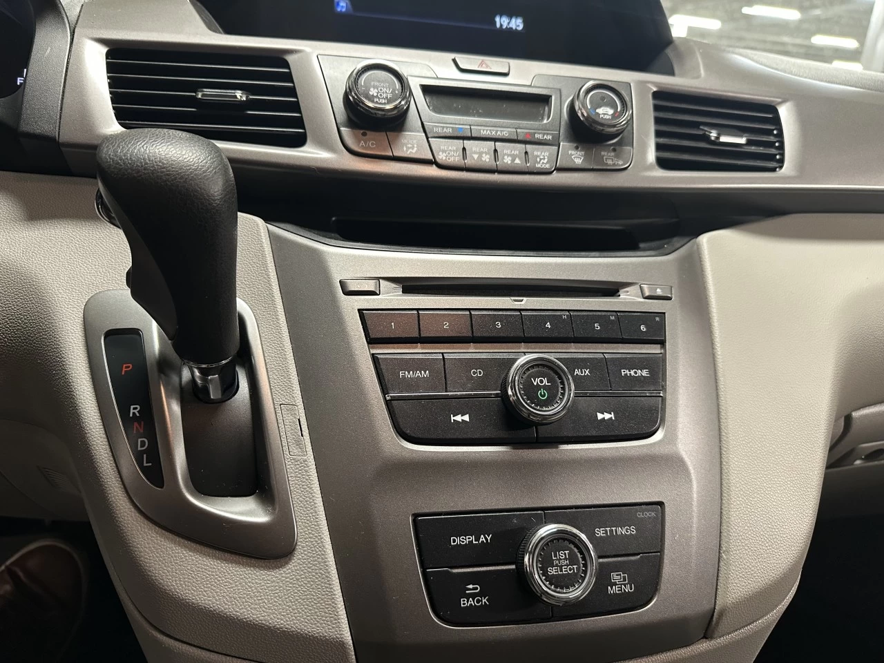 2016 Honda Odyssey SE Main Image