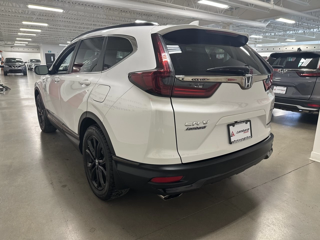 2022 Honda CR-V
                                                    Touring/Black Edition Image principale