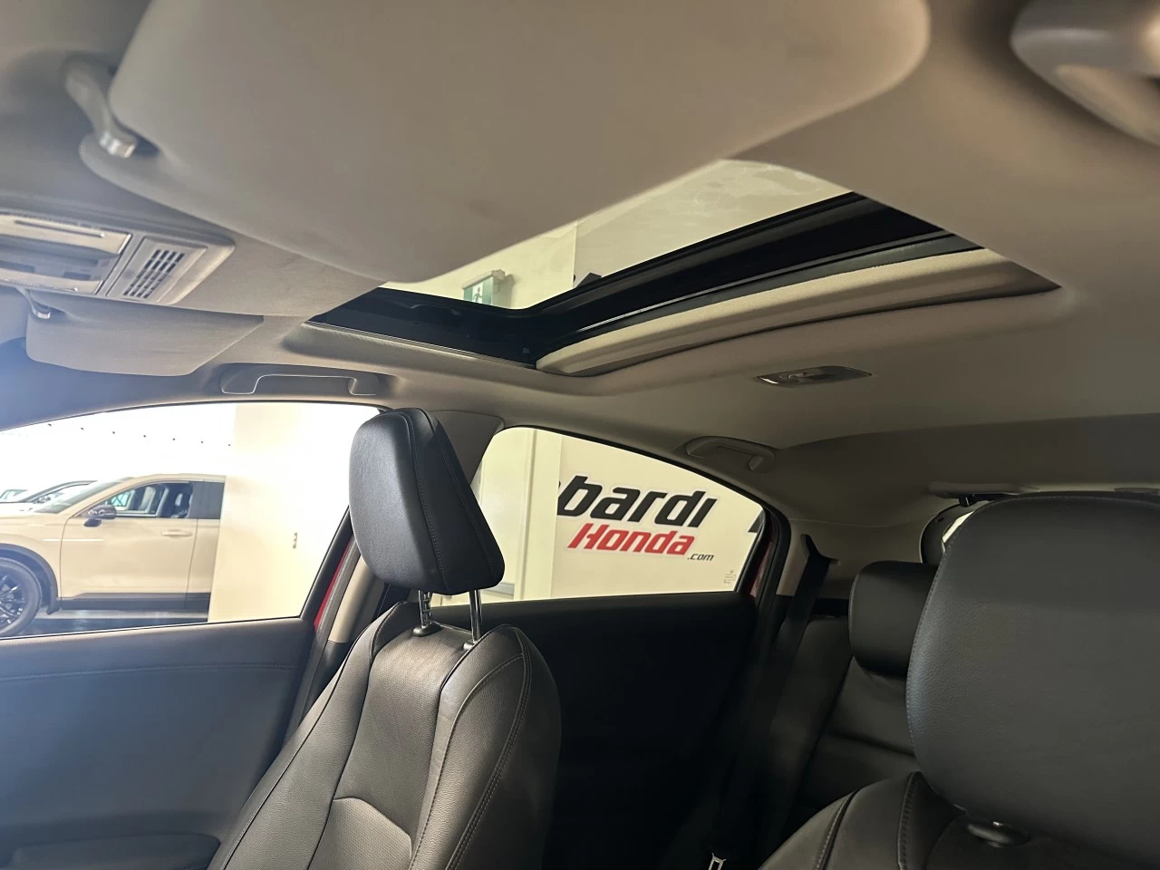 2019 Honda HR-V Touring Main Image