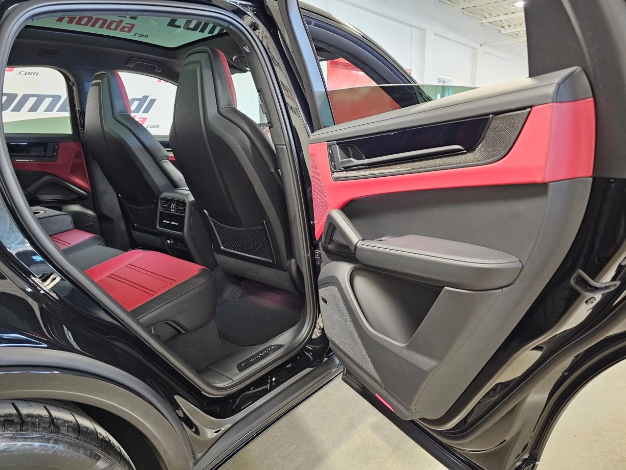 2026 Porsche Cayenne GTS Main Image