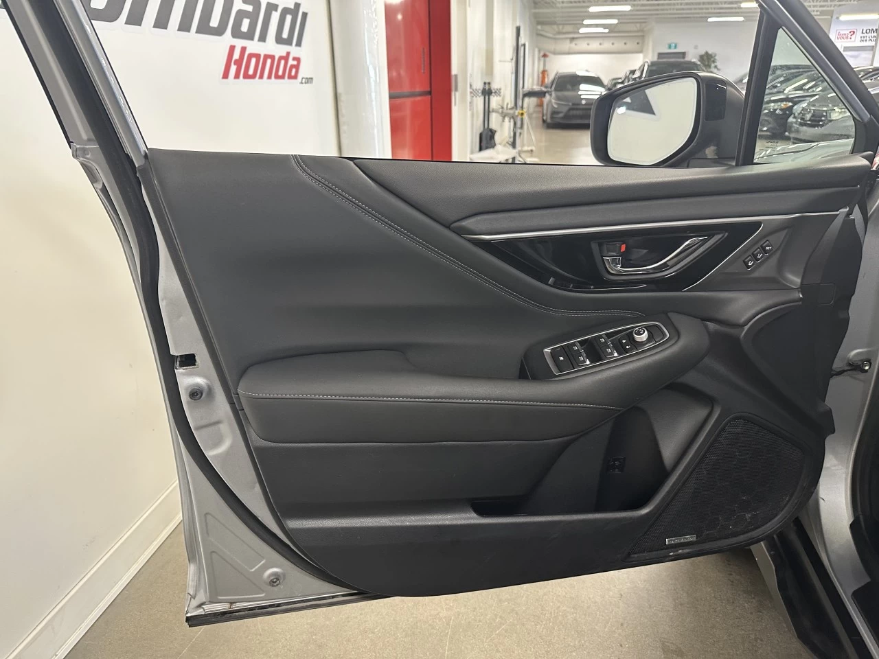 2020 Subaru Outback
                                                    Limited Main Image