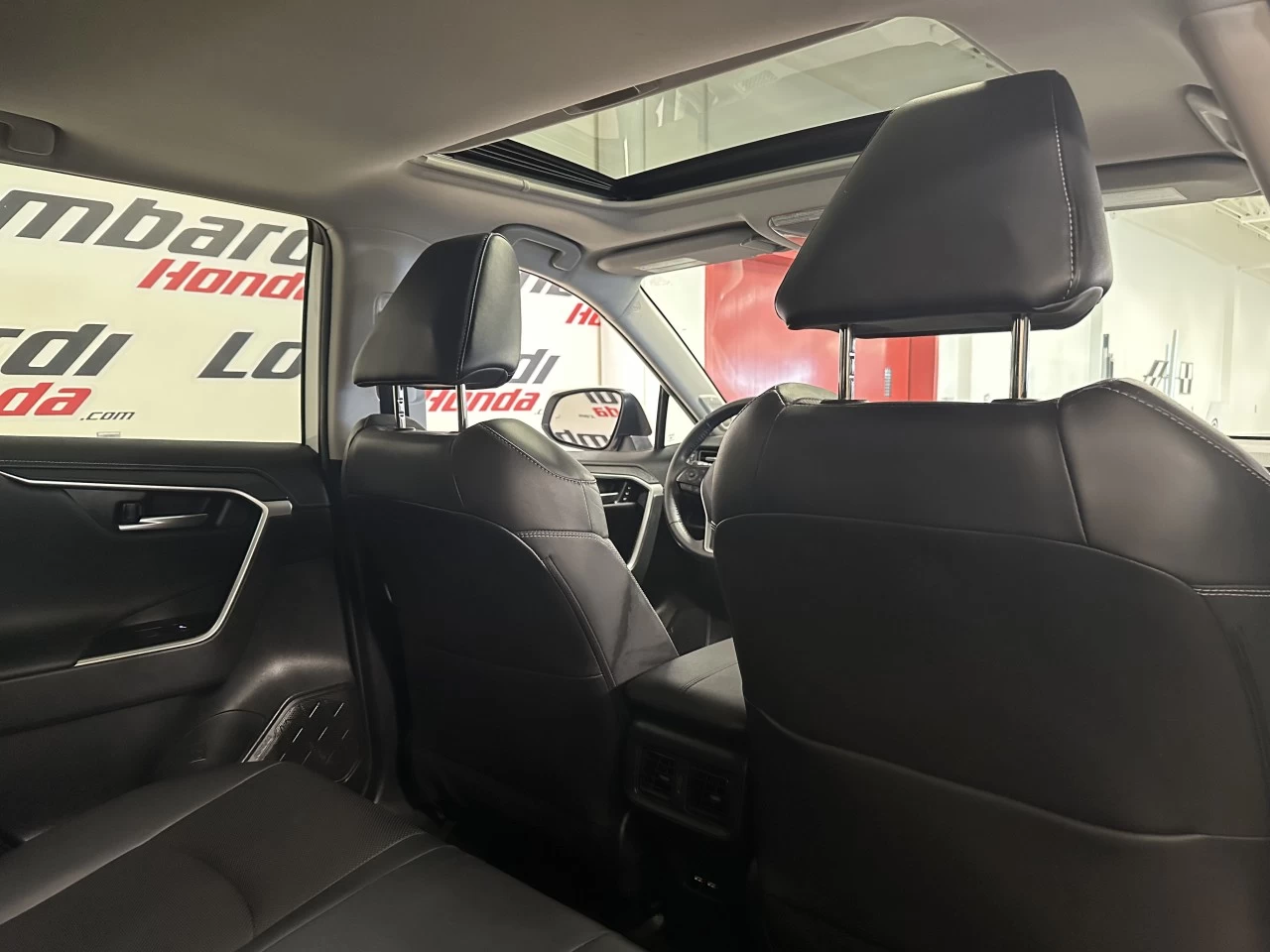 2021 Toyota RAV4
                                                    Limited Image principale