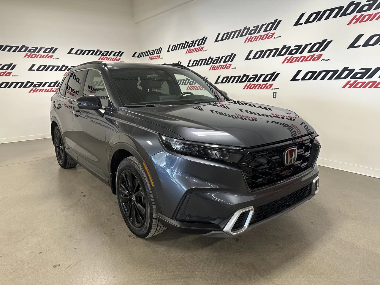 2023 Honda CR-V hybride Touring https://www.lombardihonda.com/resize/b990ff35b810a3abc0cc817b2ca24889-1