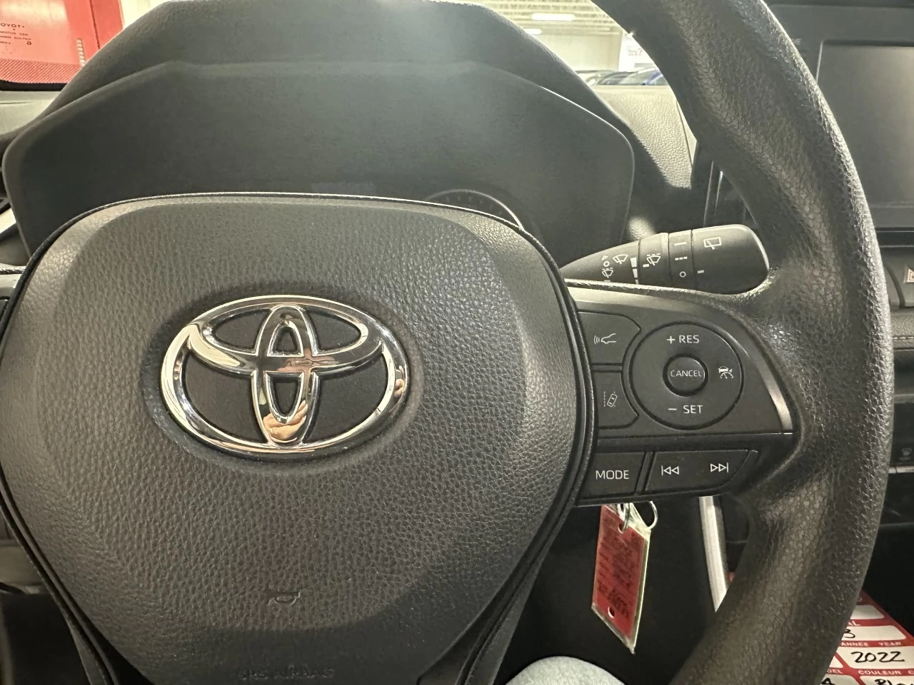 2022 Toyota RAV4 LE Image principale