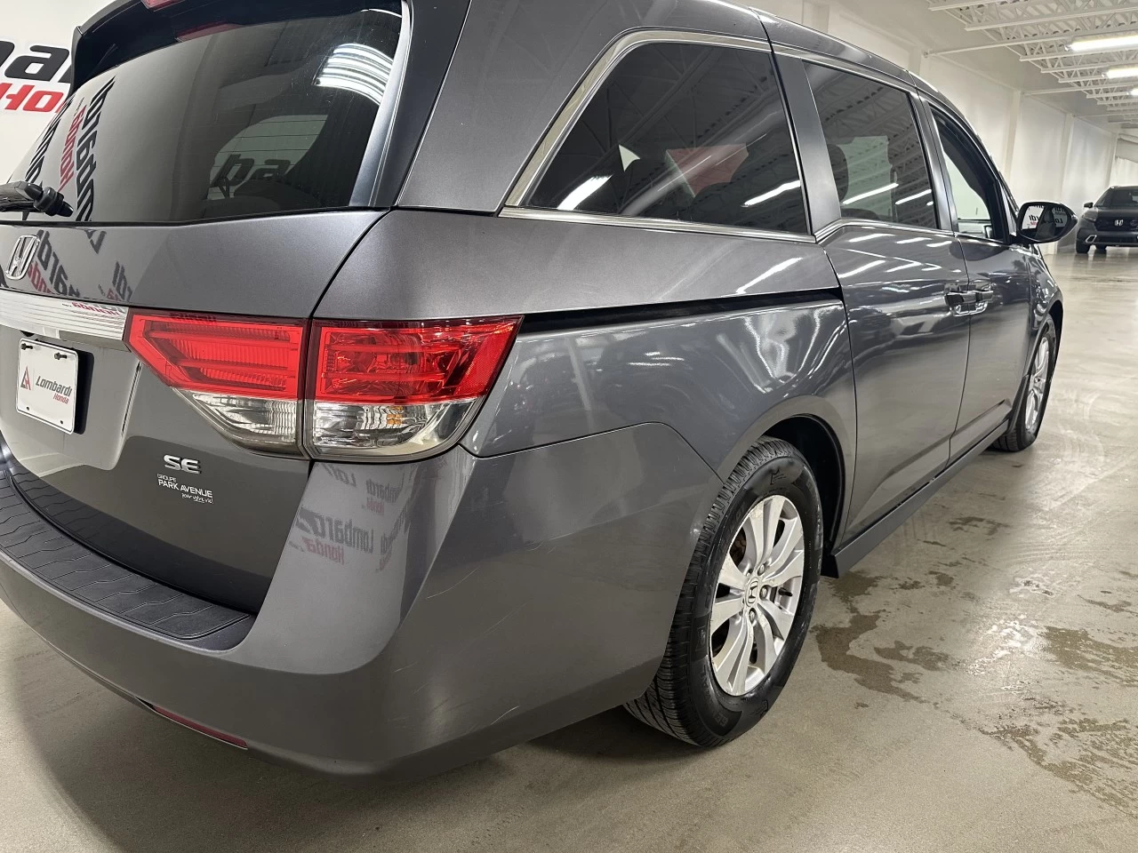 2016 Honda Odyssey SE Main Image