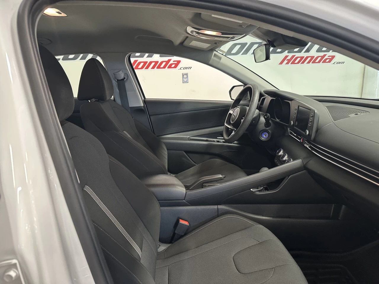 2022 Hyundai Elantra
                                                    Essential Main Image
