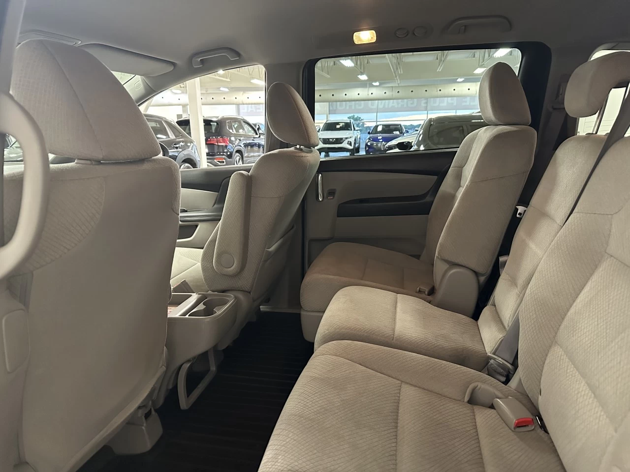 2016 Honda Odyssey SE Main Image