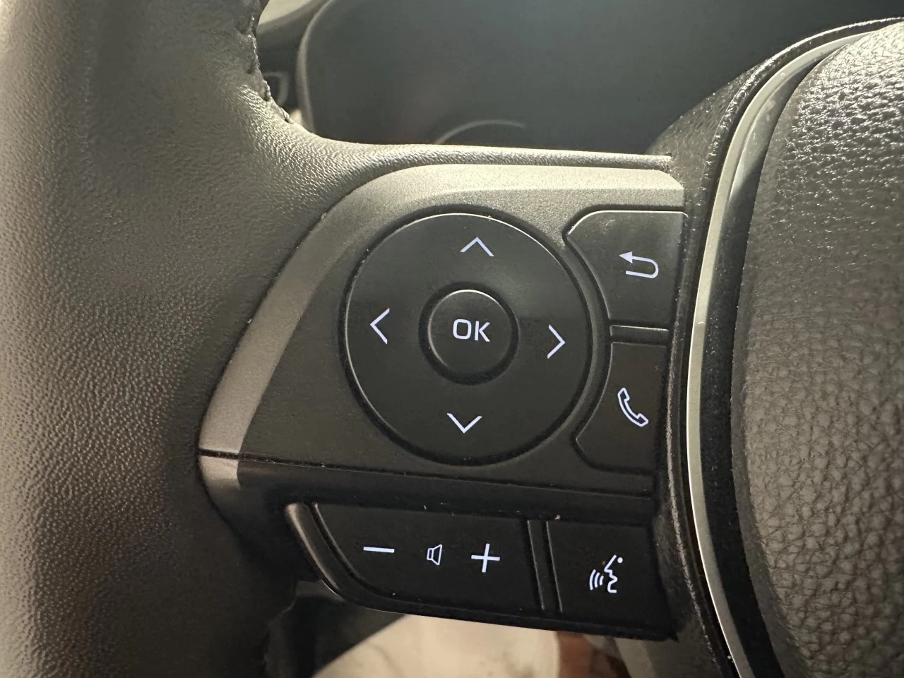 2023 Toyota RAV4 XLE Main Image