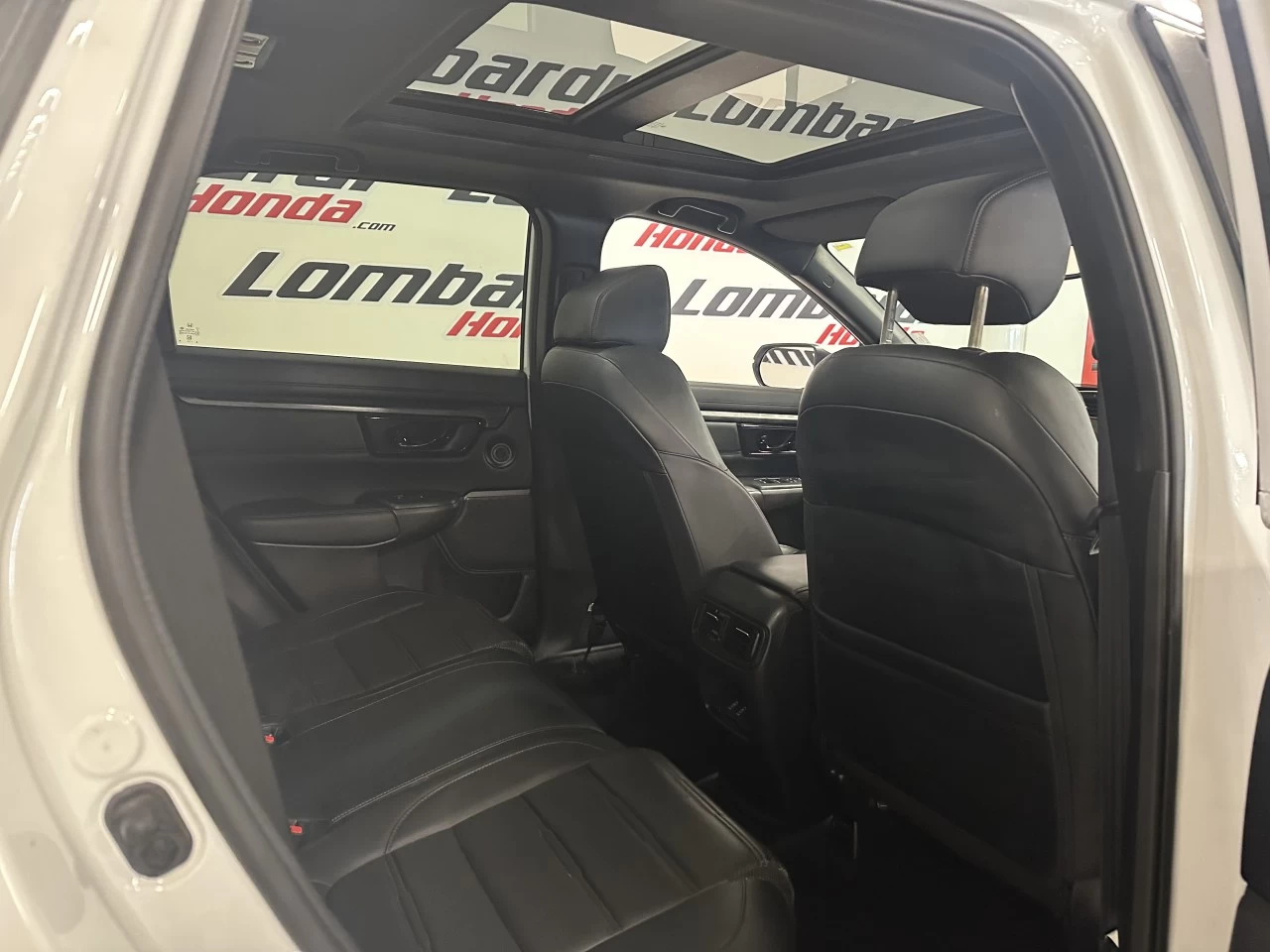 2022 Honda CR-V
                                                    Touring/Black Edition Image principale