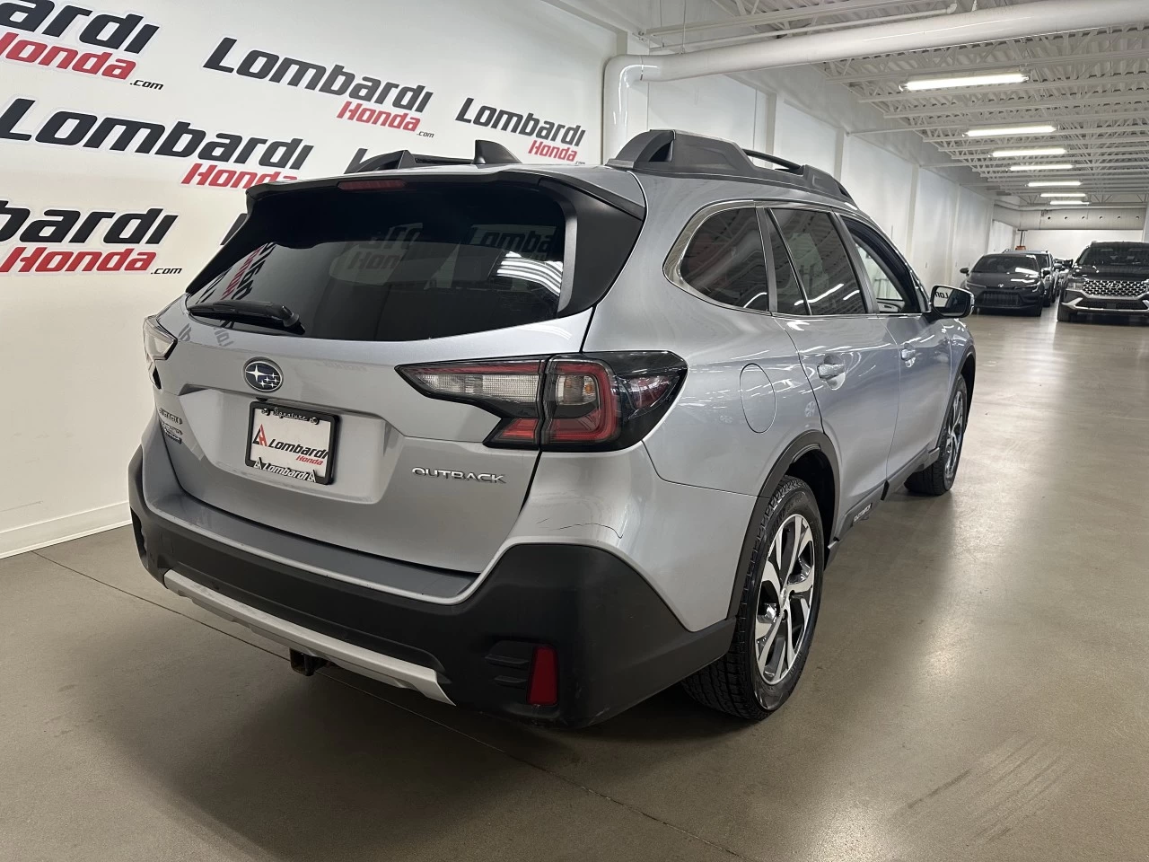 2020 Subaru Outback
                                                    Limited Main Image