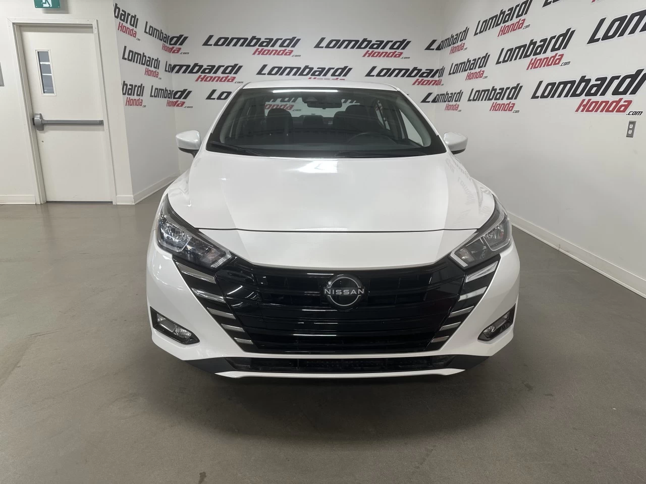 2023 Nissan Versa SV Main Image