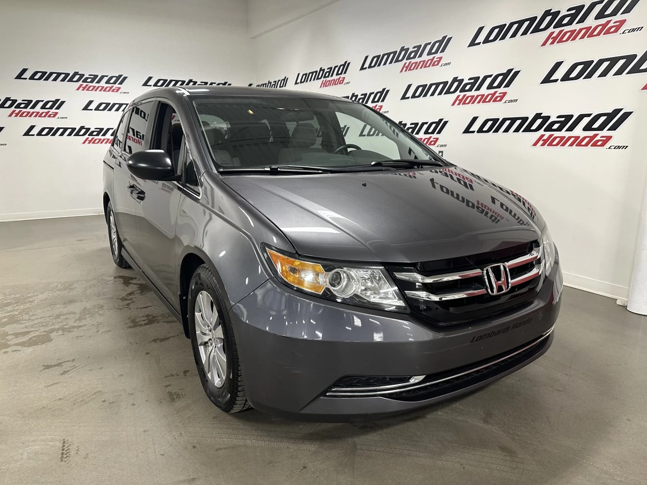2016 Honda Odyssey SE https://www.lombardihonda.com/resize/b990ff35b810a3abc0cc817b2ca24889-1