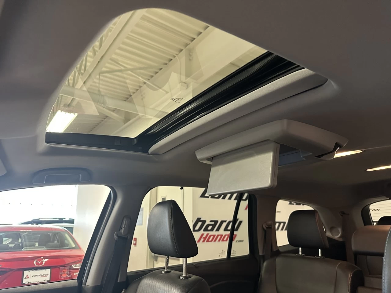 2022 Honda Pilot Touring 8-Passenger Main Image