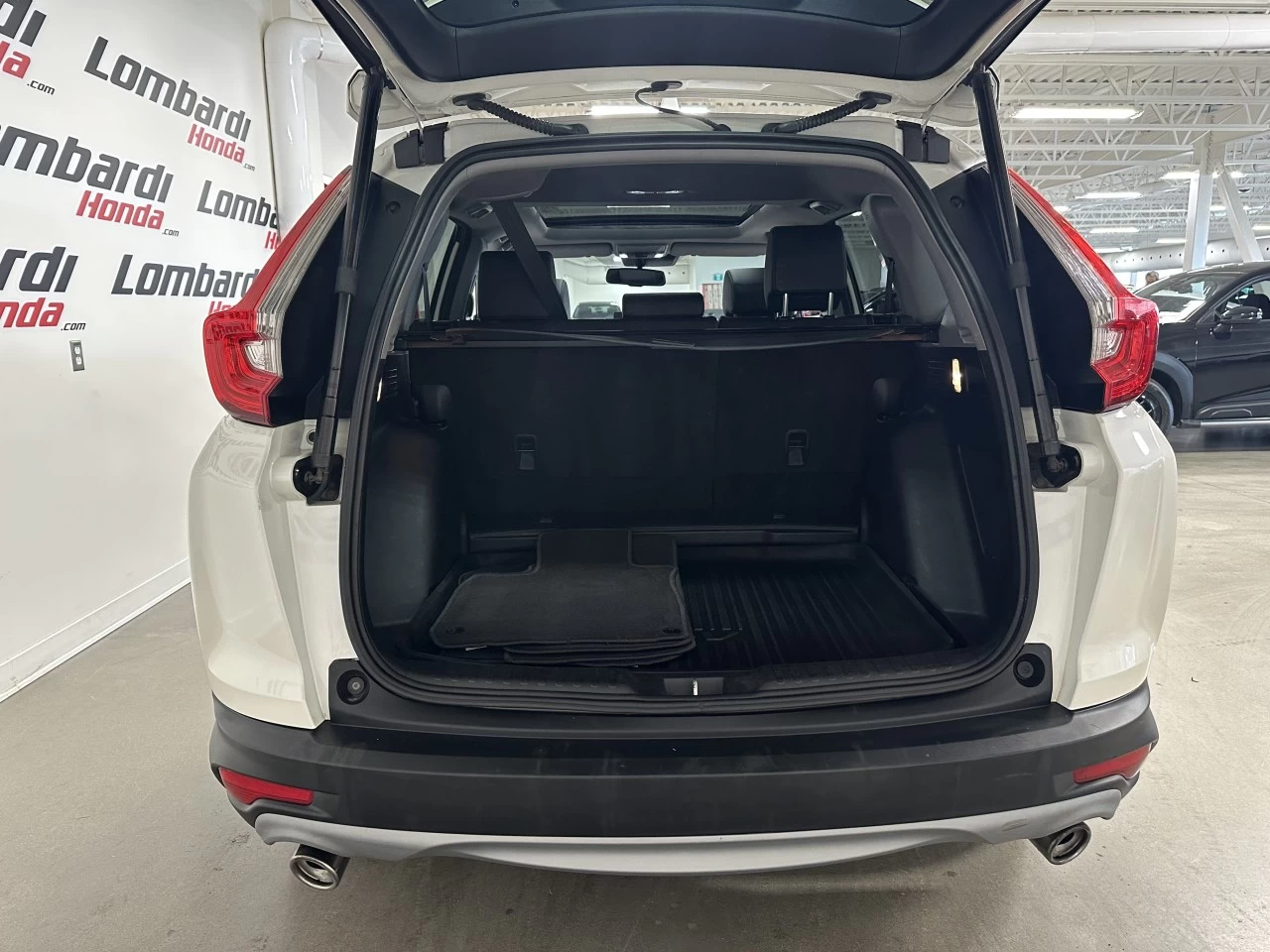 2018 Honda CR-V Touring Main Image