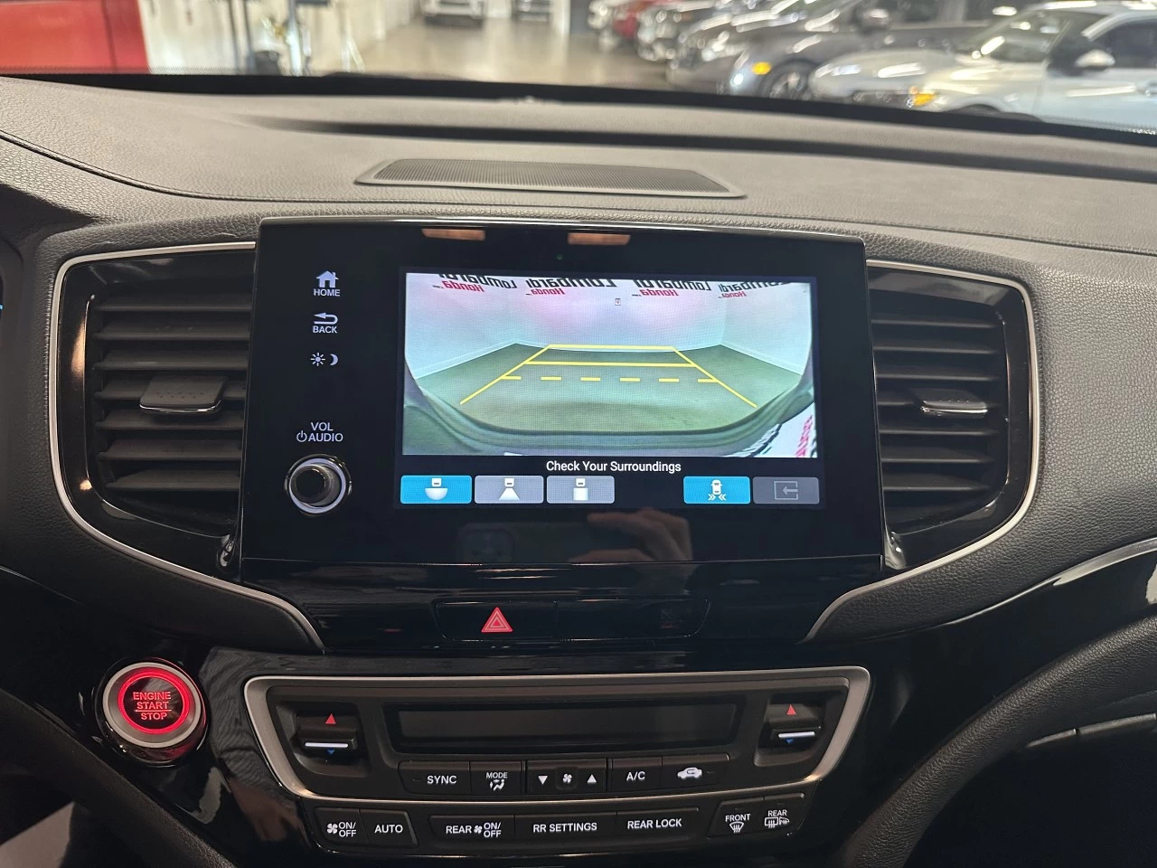 2022 Honda Pilot Touring 8-Passenger Main Image