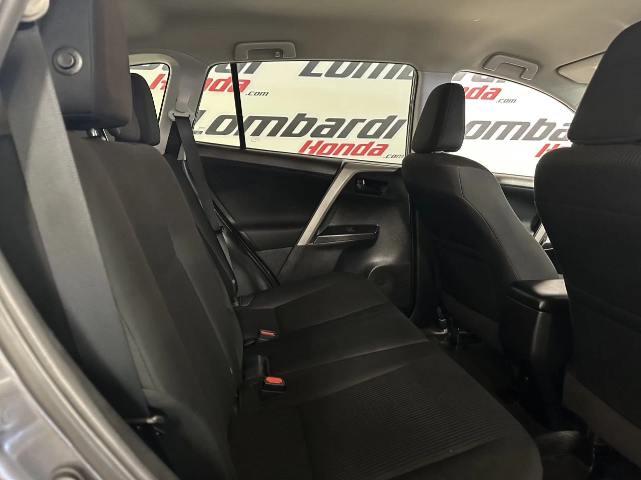 2017 Toyota RAV4 LE Image principale