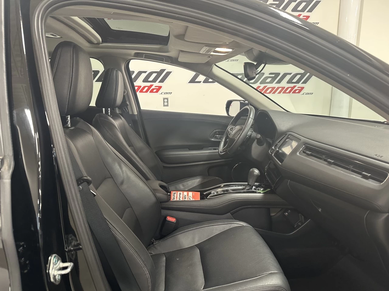 2022 Honda HR-V Touring Main Image