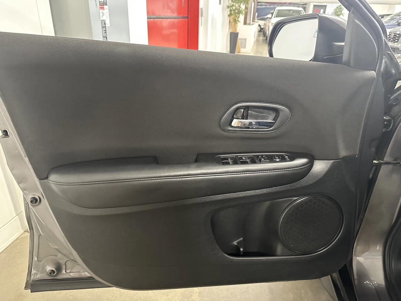 2017 Honda HR-V
                                                    LX Main Image