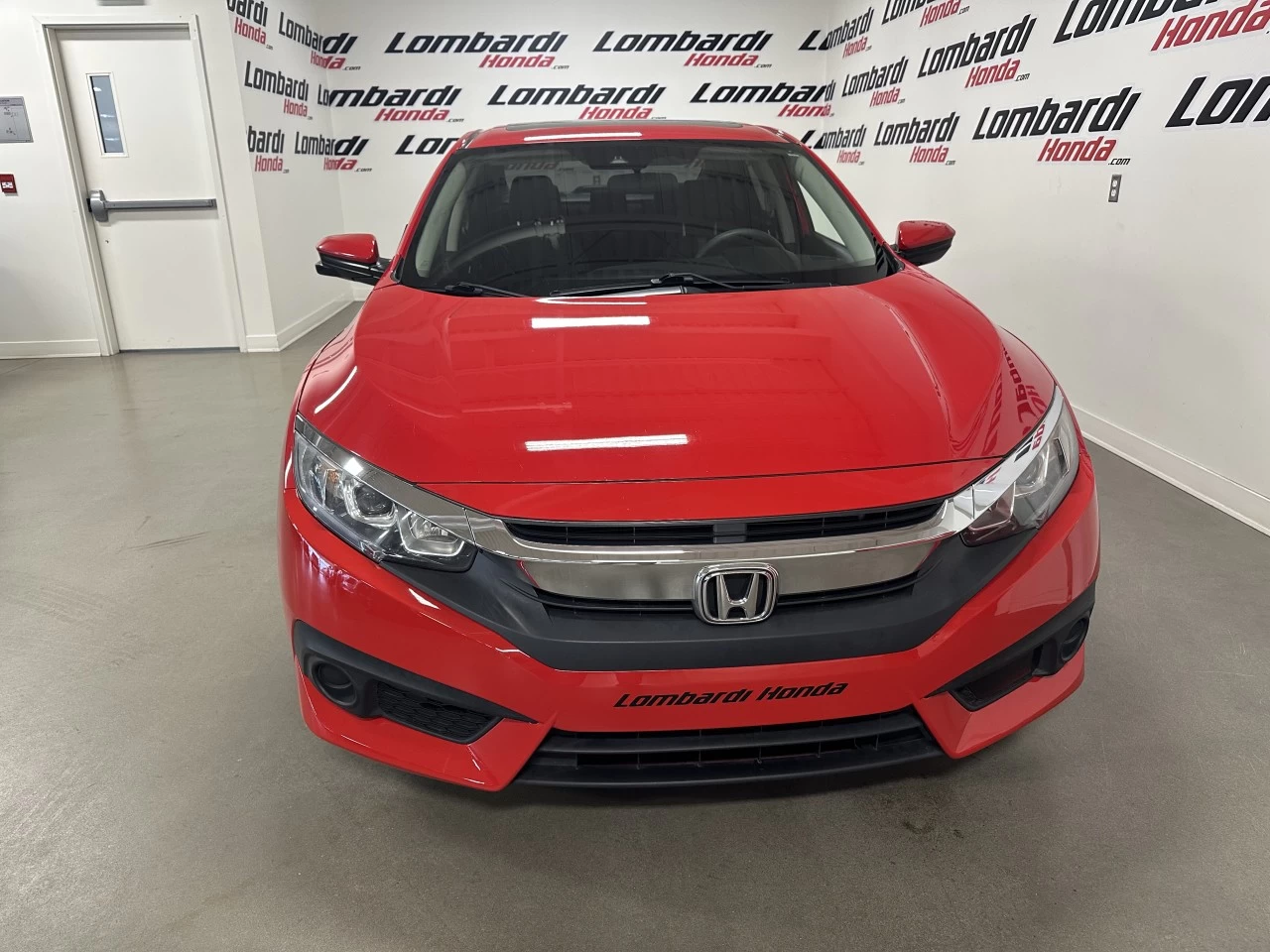 2017 Honda Civic
                                                    EX Main Image