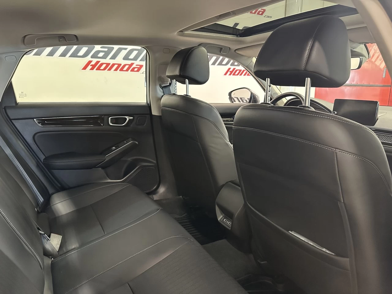 2022 Honda Civic
                                                    Touring Main Image