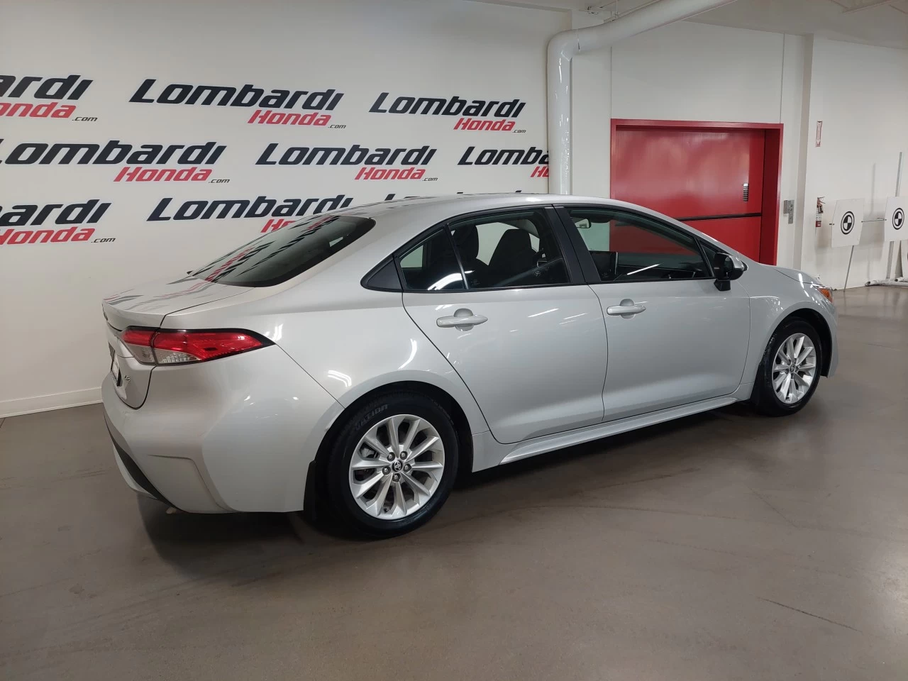 2021 Toyota Corolla
                                                    LE Image principale