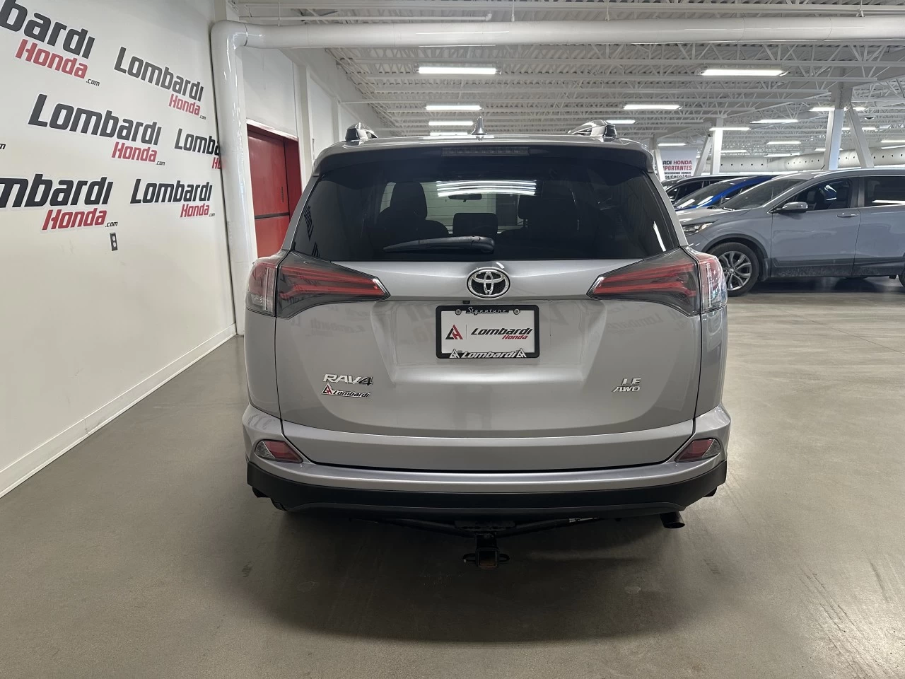 2018 Toyota RAV4 LE Image principale