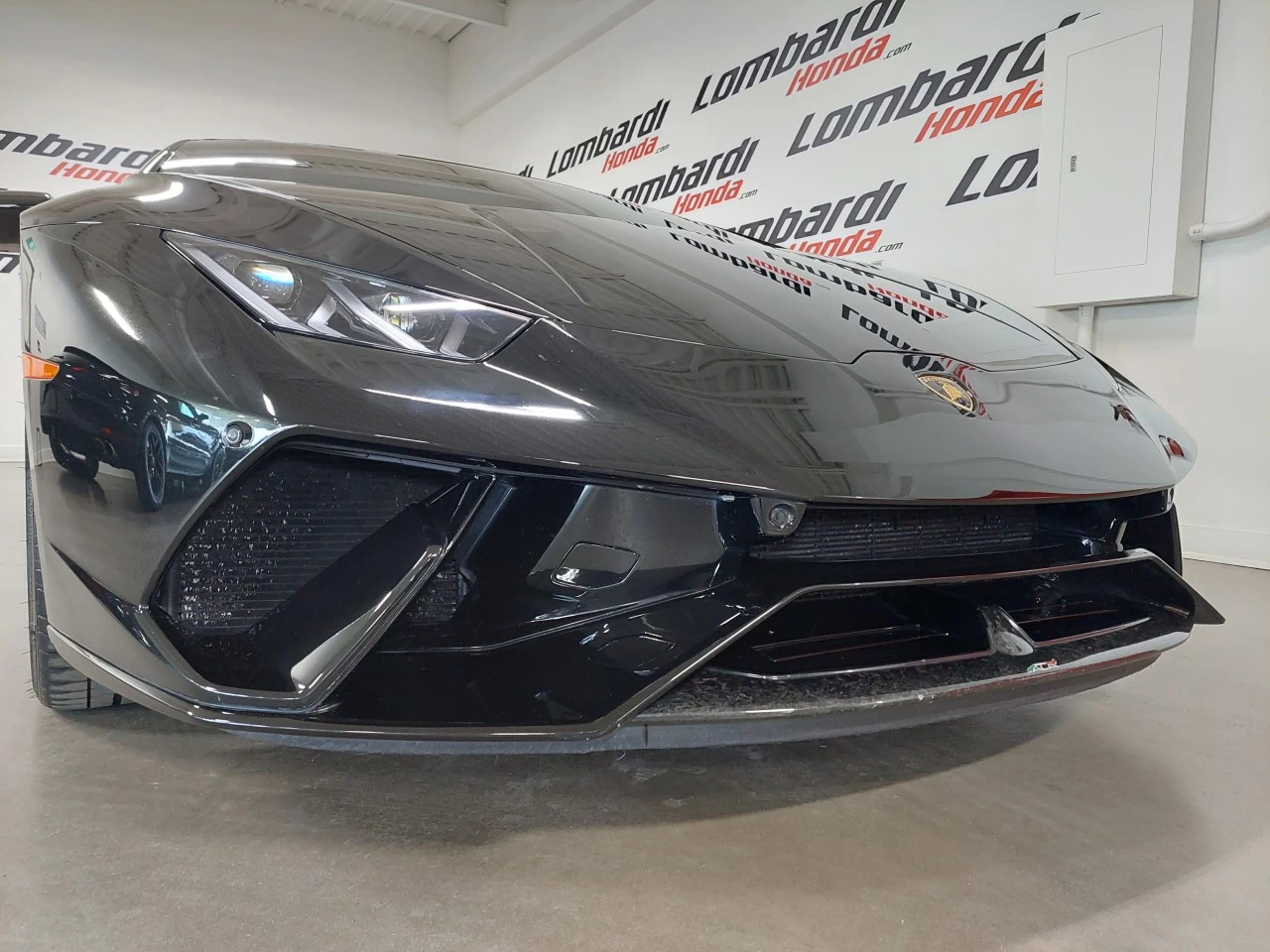 2018 Lamborghini Huracan Performante CPO 12Mois+ https://www.lombardihonda.com/resize/b990ff35b810a3abc0cc817b2ca24889-1