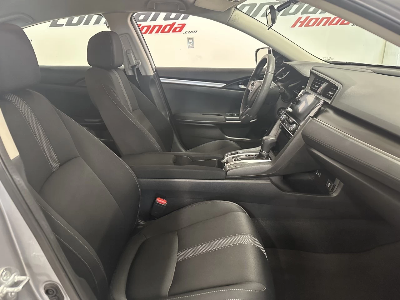 2021 Honda Civic LX Image principale