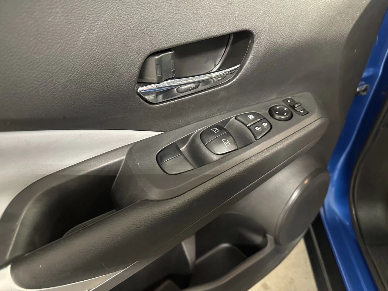2021 Nissan Kicks SR https://www.lombardihonda.com/resize/b990ff35b810a3abc0cc817b2ca24889-1